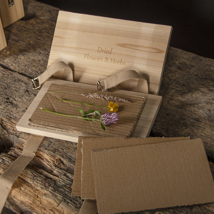 ESSCHERT DESIGN Flowers & Herbs Press w/ Straps